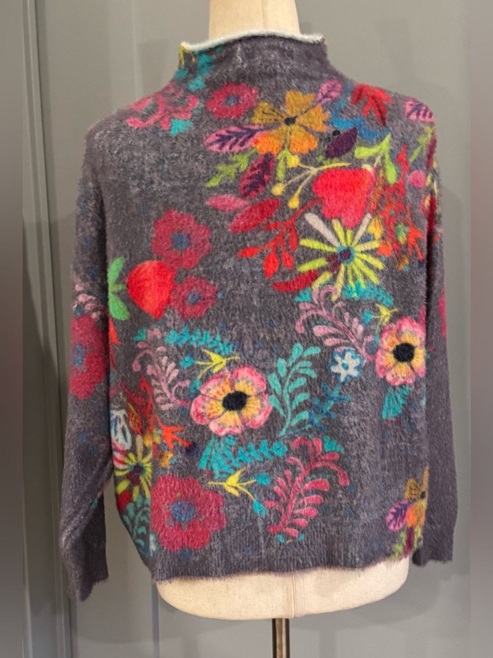 NATURAL LIFE  NWOT Cashmere Like Fuzzy  Bright Floral Print Sweater - Picture 8 of 8
